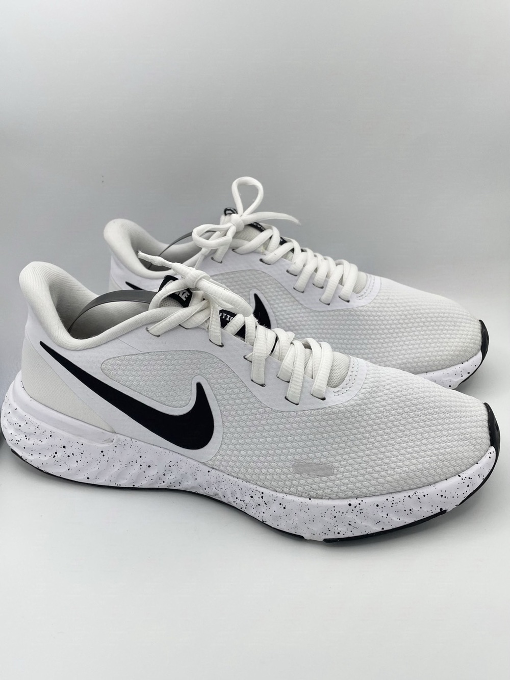 Nike revolution 5 women’s running white sneakers Size 8.5